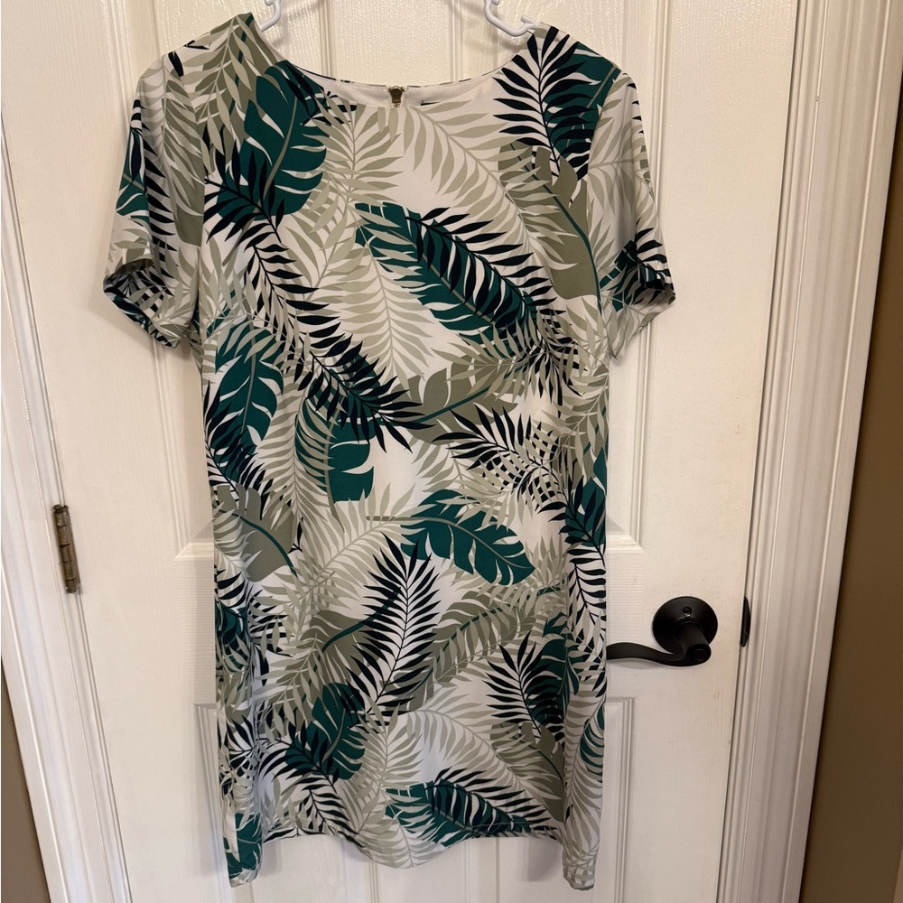 Lulu’s Monstera Shift Dress
Size: Medium